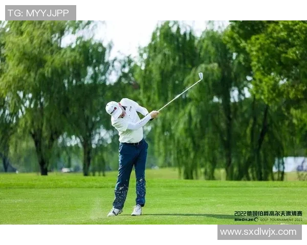 绿色头像足球明星男展现环保理念与运动激情的完美结合