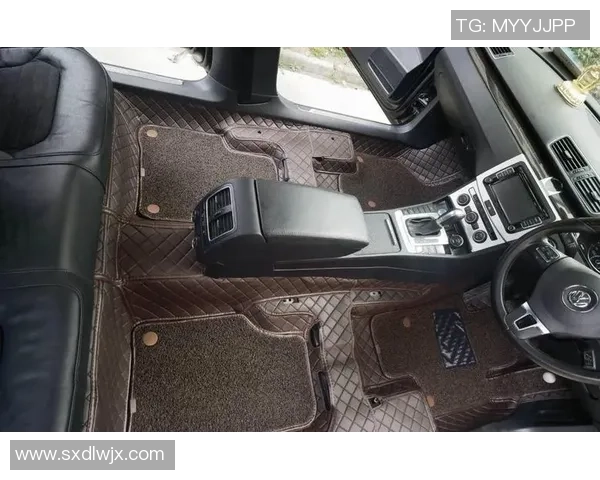 足球明星车载脚垫让你的爱车更具个性与运动魅力，尽显球场风范与时尚气息